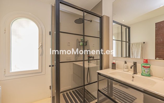 Resale - Villa - El Paraiso - New Golden Mile