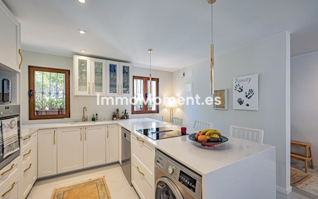 Resale - Apartment - Benahavís - Benahavís Centro