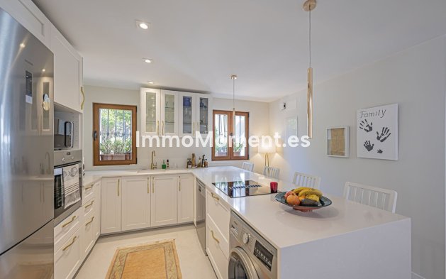 Resale - Apartment - Benahavís - Benahavís Centro