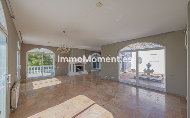 Resale - Villa - El Paraiso - New Golden Mile