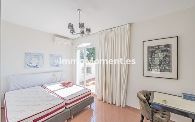 Resale - Villa - El Paraiso - New Golden Mile