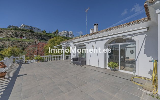 Resale - Villa - El Paraiso - New Golden Mile