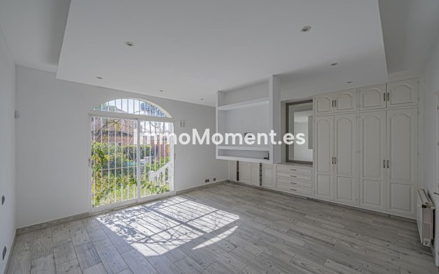 Resale - Villa - El Paraiso - New Golden Mile