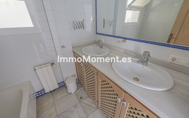 Resale - Villa - El Paraiso - New Golden Mile