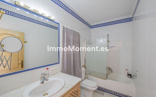 Resale - Villa - El Paraiso - New Golden Mile