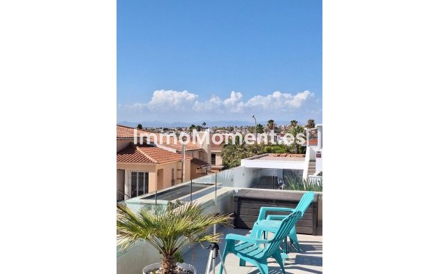 Resale - Villa - Torrevieja - Torrevieja Centro