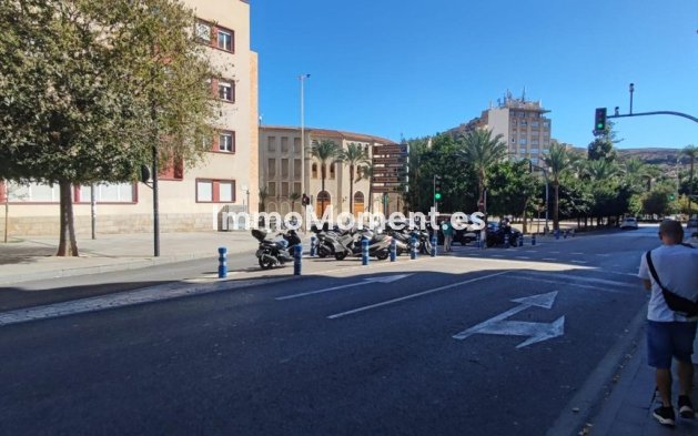 Resale - Apartment - Alicante - Alicante Centro