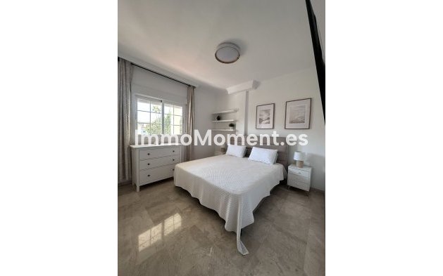 Resale - Apartment - Marbella - Nueva Andalucía
