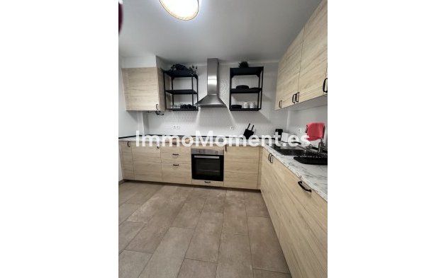 Resale - Apartment - Marbella - Nueva Andalucía