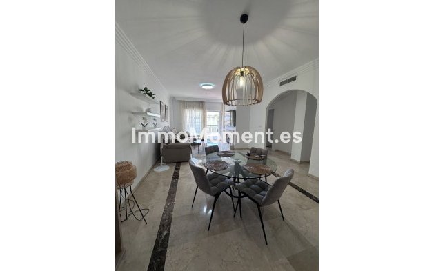 Resale - Apartment - Marbella - Nueva Andalucía