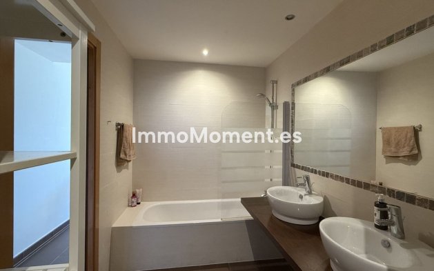 Resale - Apartment - Estepona - Selwo