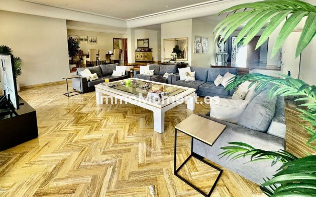 Wiederverkauf - Villa - Marbella - Nueva Andalucía