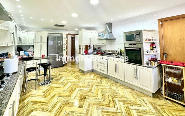 Wiederverkauf - Villa - Marbella - Nueva Andalucía