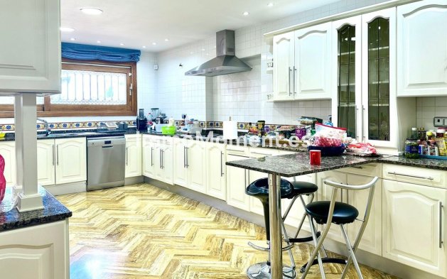 Wiederverkauf - Villa - Marbella - Nueva Andalucía