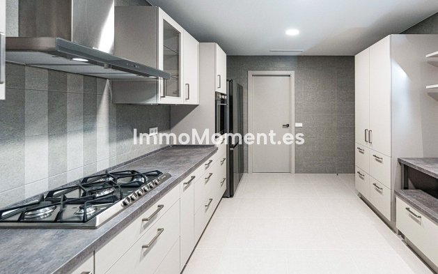 Resale - Villa - Marbella - Marbella Centro