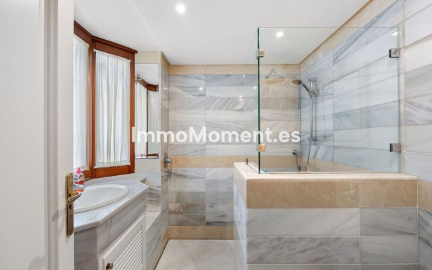 Revente - Villa - Marbella - Nueva Andalucía