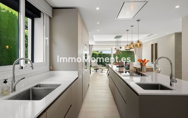 Resale - Villa - Marbella - Nueva Andalucía