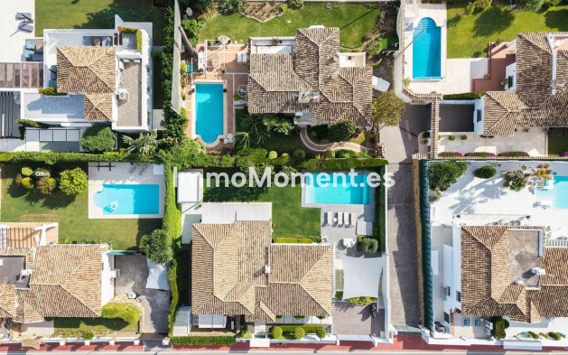 Resale - Villa - Marbella - Nueva Andalucía