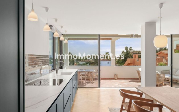 Resale - Apartment - Marbella - Nueva Andalucía