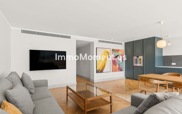 Resale - Apartment - Marbella - Nueva Andalucía