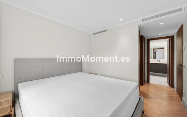 Resale - Apartment - Marbella - Nueva Andalucía