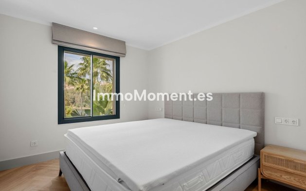 Resale - Apartment - Marbella - Nueva Andalucía