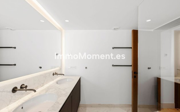 Resale - Apartment - Marbella - Nueva Andalucía