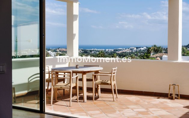 Resale - Apartment - Marbella - Nueva Andalucía