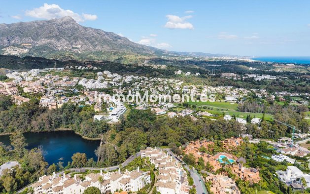 Resale - Apartment - Marbella - Nueva Andalucía