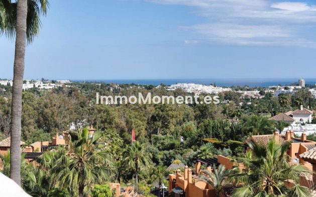 Resale - Apartment - Marbella - Nueva Andalucía