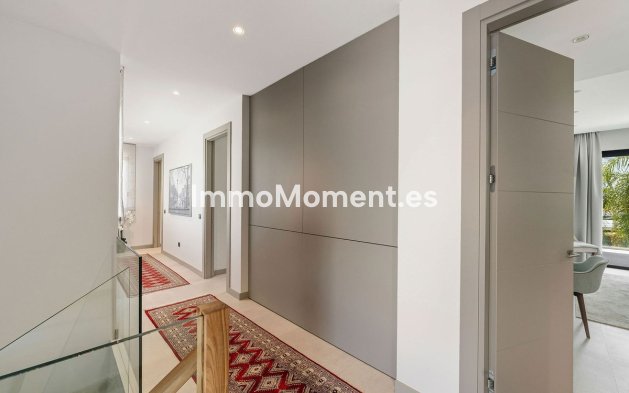 Wiederverkauf - Villa - Marbella - Nueva Andalucía