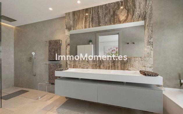 Wiederverkauf - Villa - Marbella - Nueva Andalucía