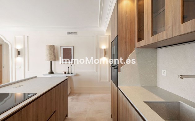 Resale - Apartment - Marbella - Nueva Andalucía