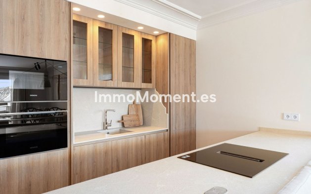 Resale - Apartment - Marbella - Nueva Andalucía