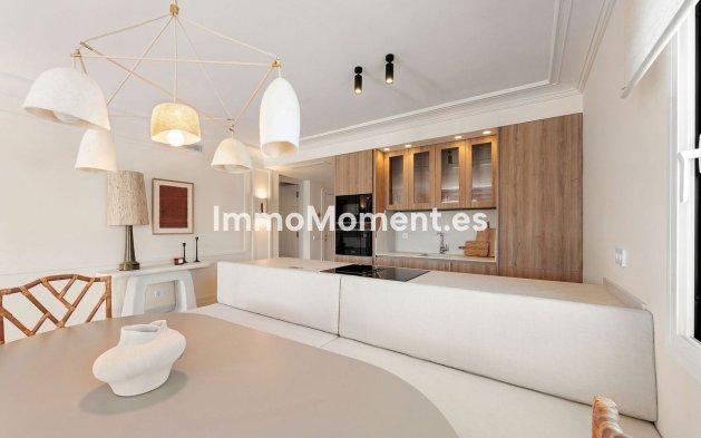 Resale - Apartment - Marbella - Nueva Andalucía