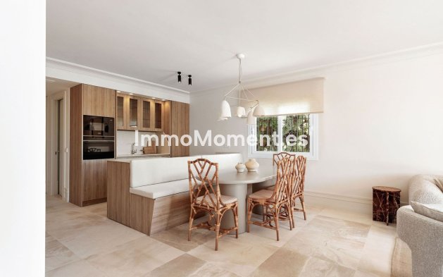 Resale - Apartment - Marbella - Nueva Andalucía