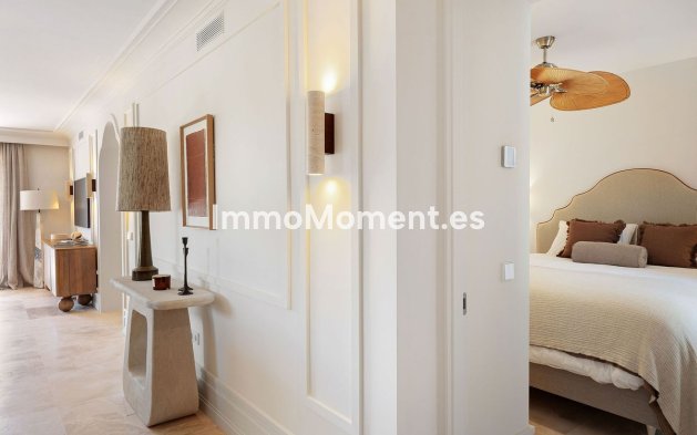 Resale - Apartment - Marbella - Nueva Andalucía