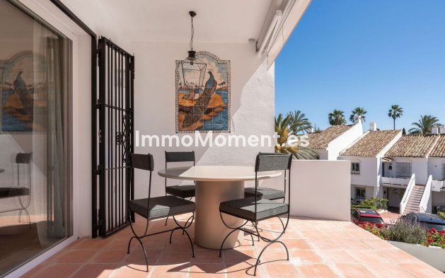Resale - Apartment - Marbella - Nueva Andalucía
