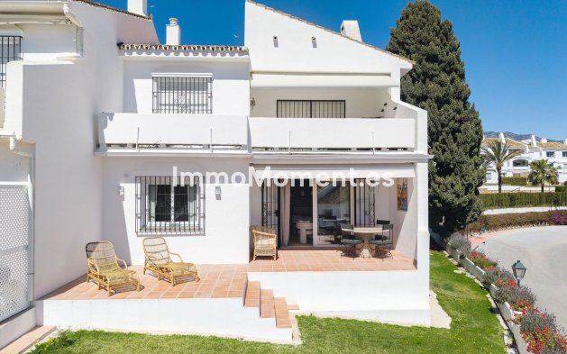 Resale - Apartment - Marbella - Nueva Andalucía
