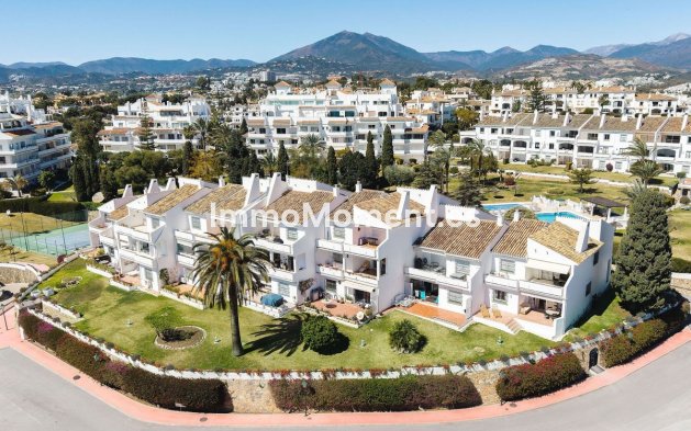 Resale - Apartment - Marbella - Nueva Andalucía