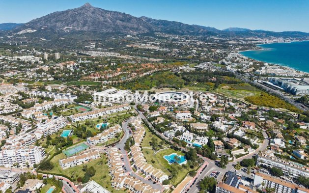 Resale - Apartment - Marbella - Nueva Andalucía