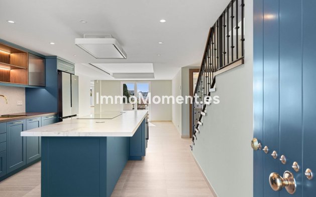 Resale - Apartment - Marbella - Nueva Andalucía