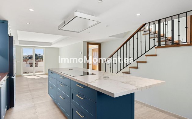 Resale - Apartment - Marbella - Nueva Andalucía