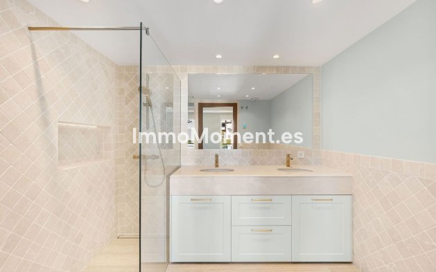 Resale - Apartment - Marbella - Nueva Andalucía