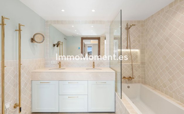 Resale - Apartment - Marbella - Nueva Andalucía