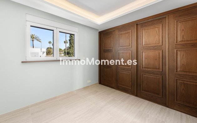 Resale - Apartment - Marbella - Nueva Andalucía