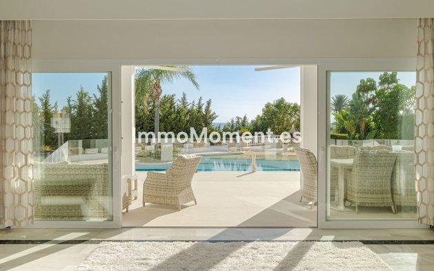 Resale - Villa - El Paraiso - New Golden Mile