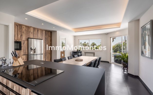 Resale - Villa - El Paraiso - New Golden Mile