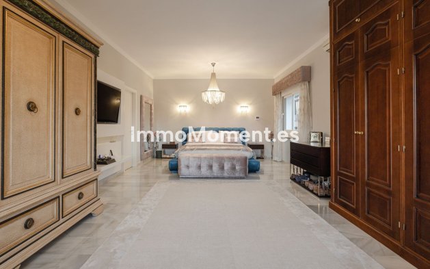 Resale - Villa - El Paraiso - New Golden Mile