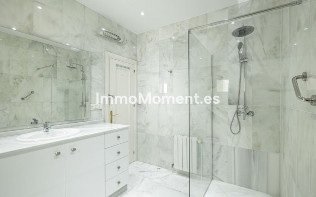 Resale - Villa - El Paraiso - New Golden Mile